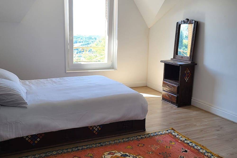 Attic suite with unobstructed view - Thiers center, near train station in Thiers, Región de Thiers