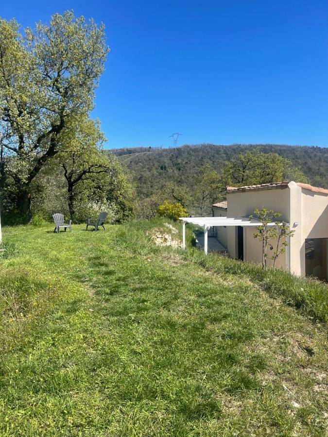 Location de vacances pour 6 personnes, avec vue et jardin à Grane - 2