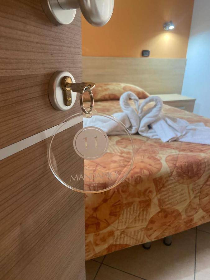 B&b per 3 persone, con Terrazza e Giardino nonché Panorama a Barcellona Pozzo di Gotto
