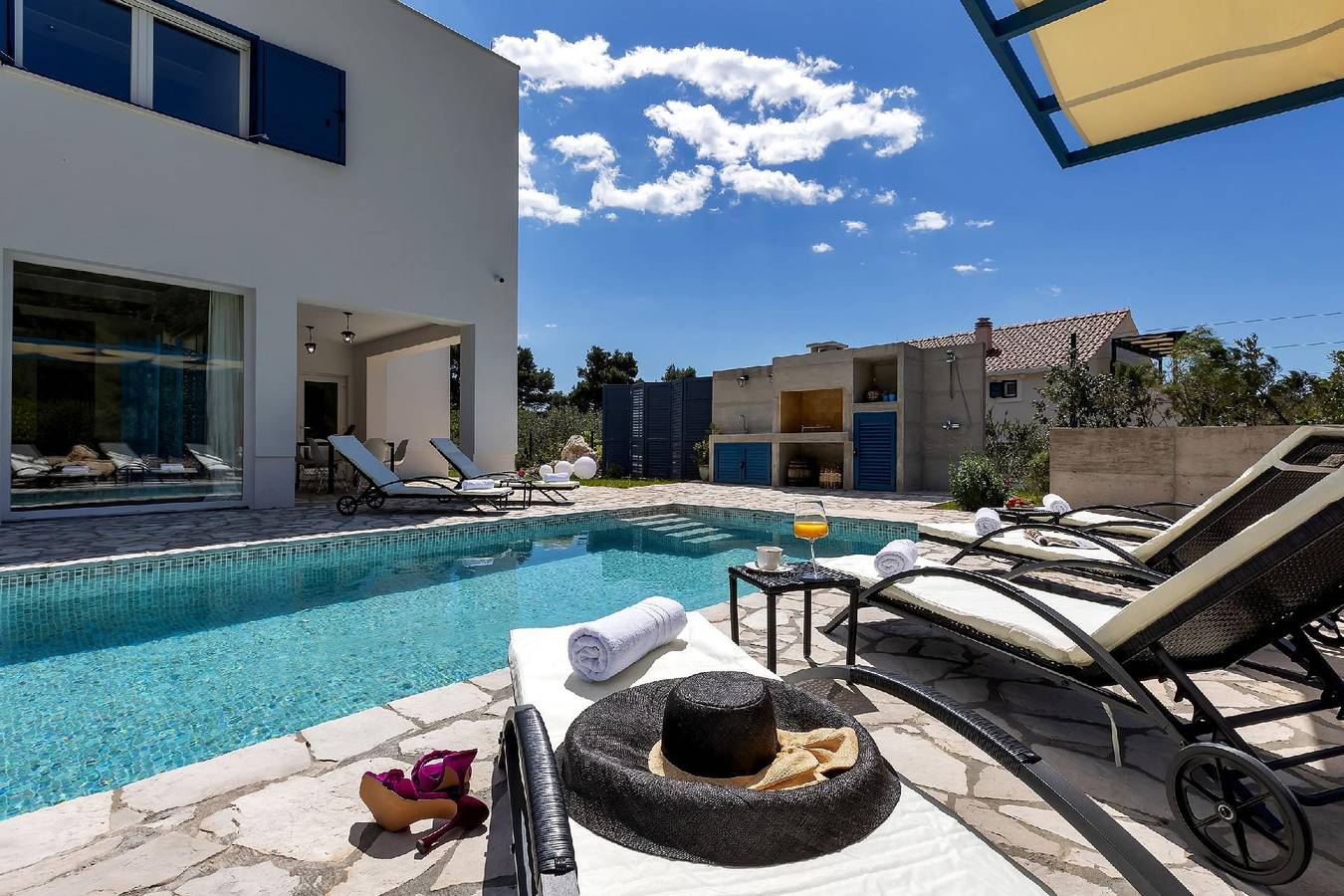 Modernes Ferienhaus in Zaostrog mit Beheiztem Pool in Zaostrog, Makarska Riviera