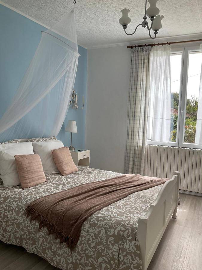 Chambre d’hôte pour 2 personnes, avec vue et jardin à Saint-Pierre-du-Chemin