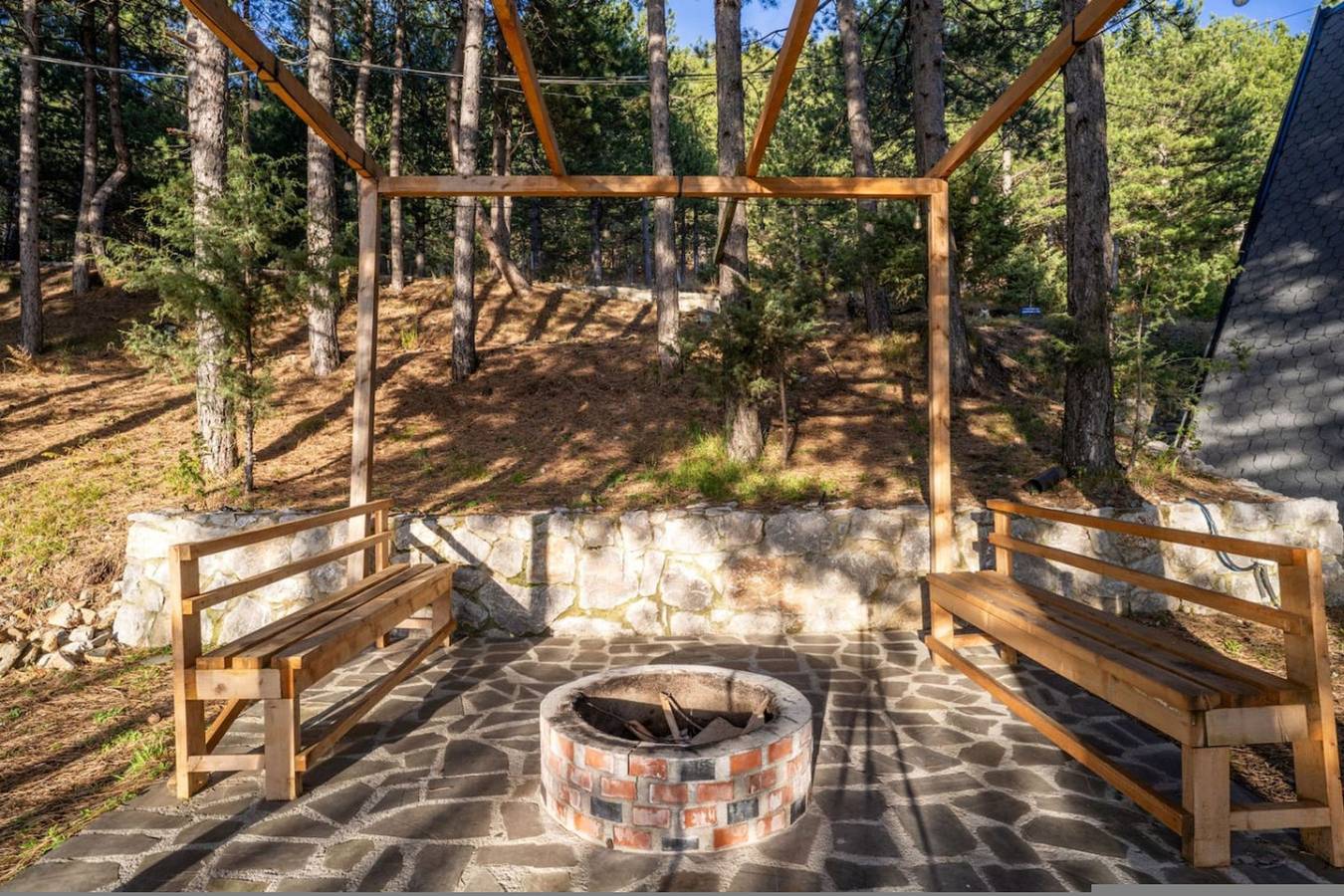 Estudio entero, Grey Retreat | The Golden Cabins with Garden in Gjinar, Elbasan
