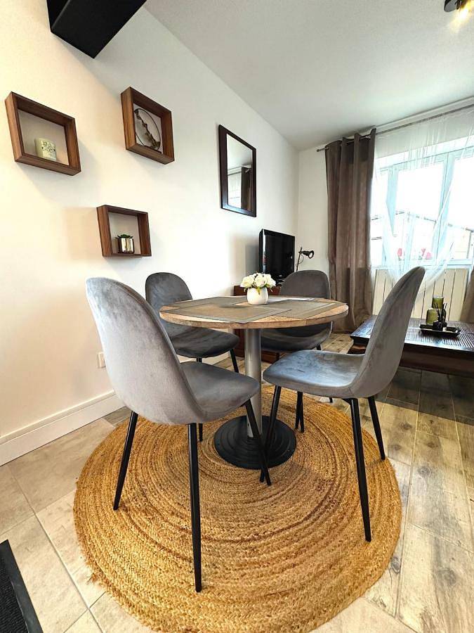 Gîte pour 3 personnes, avec terrasse dans Bâlines - 2