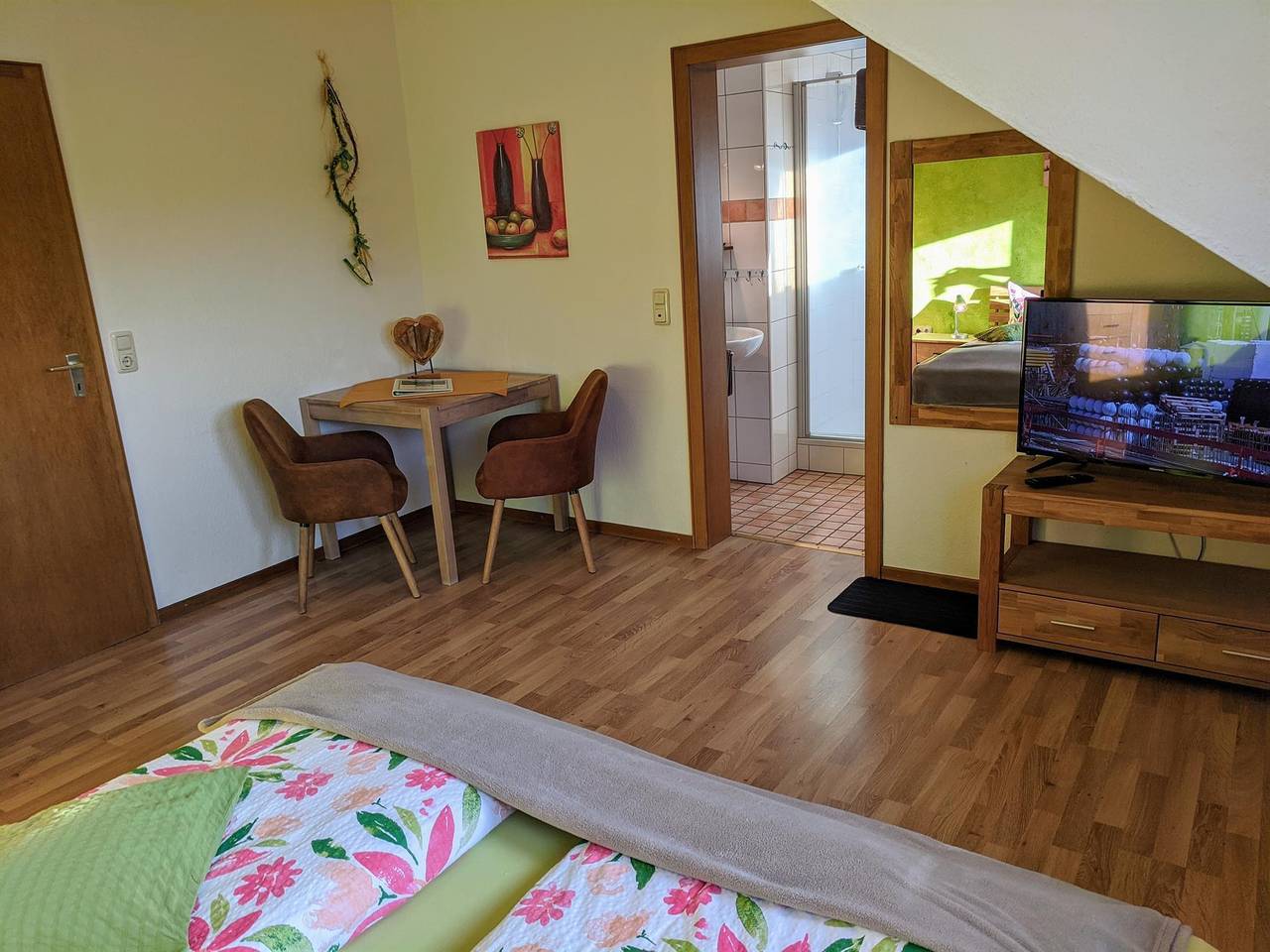 Ganze Ferienwohnung, Dz mit Dusche/Wc/Tv in Poppenhausen, Rhön-Hessen