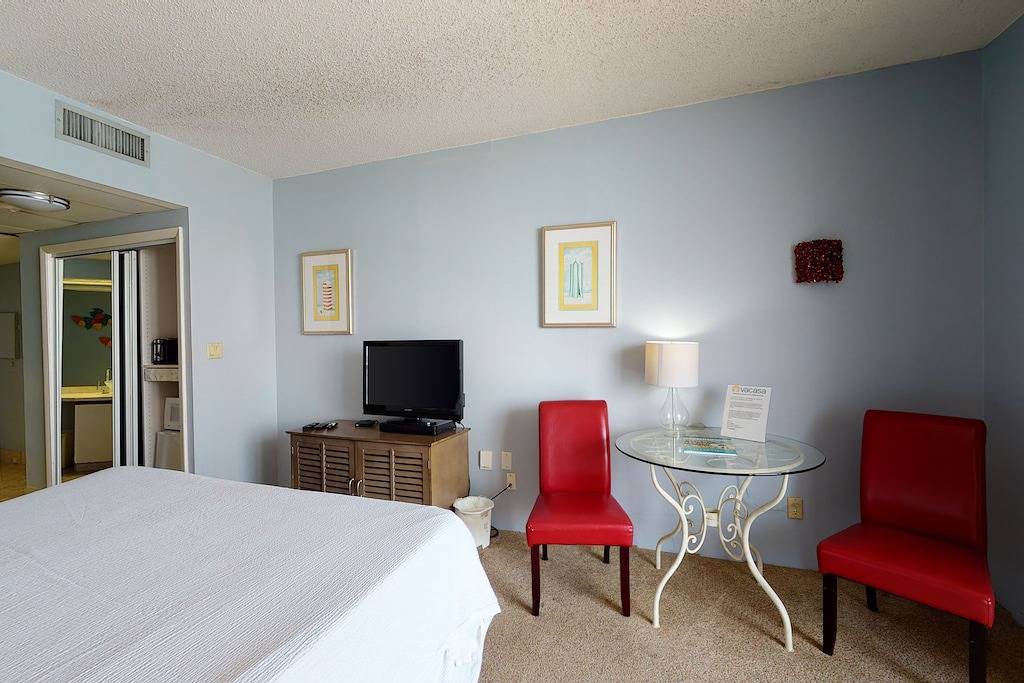 Vacation Apartment for 8 Guests in Miramar Beach, Emerald Coast