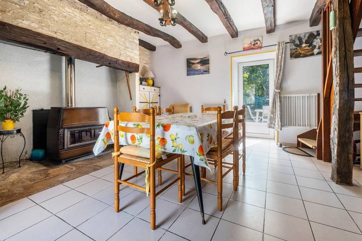 Holiday Home “La Vallée de l’Ouysse 5”: Mountain View, Wi-Fi, Air Conditioning in Lacave, Quercy