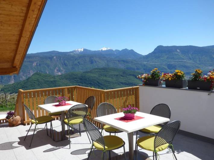 Ferienwohnung für 6 Personen, mit Balkon und Terrasse sowie Garten und Seeblick in Überetsch-Unterland - 2