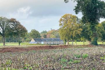 Gîte pour 8 personnes, avec terrasse et jardin, animaux acceptés dans Coglès