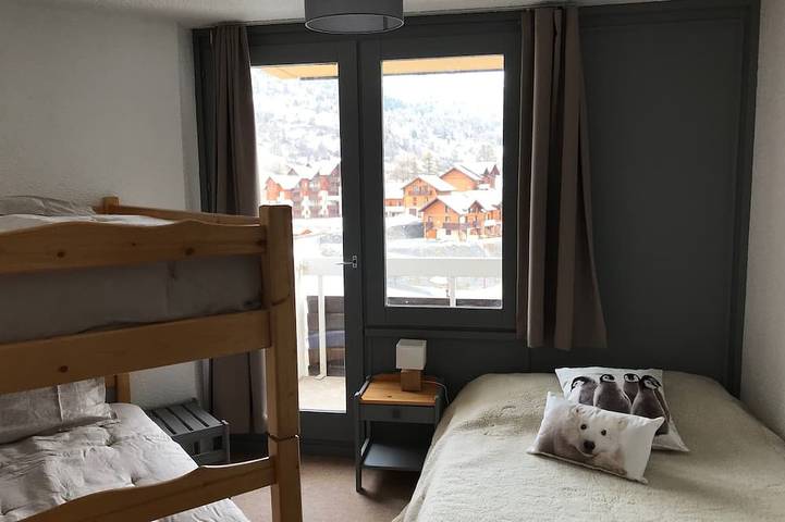 Appartement entier, Appartement de 58 m2 chaleureux aux pieds des pistes avec vue dégagée plein sud in Vars, Région de Briançon