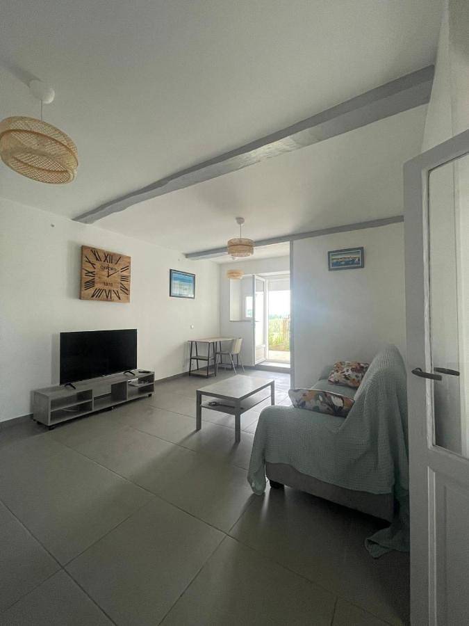 Appartement entier, One-Bedroom Apartment in Ayherre, Région de Bayonne