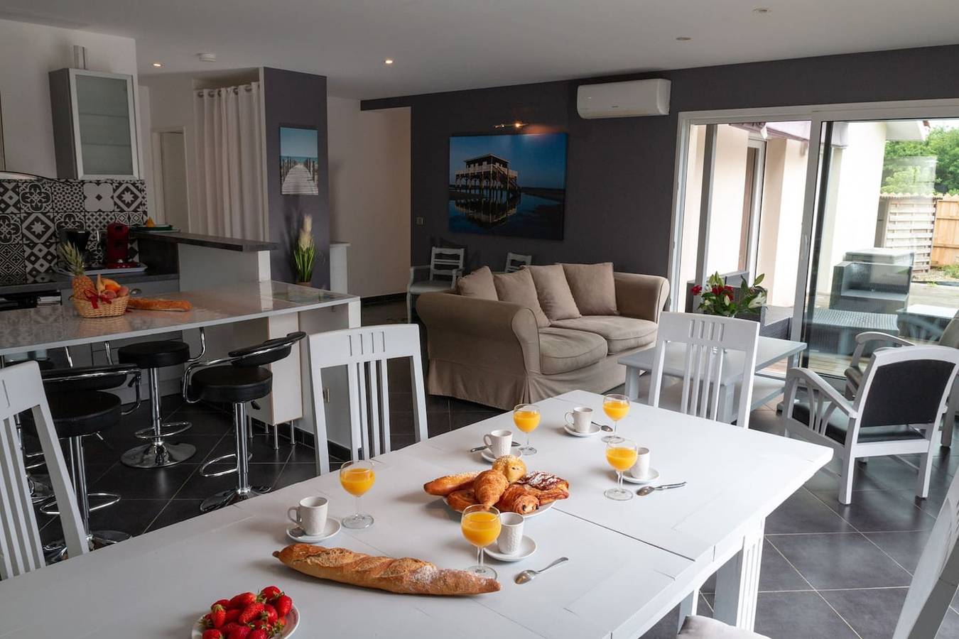 Amplia villa en Arès con piscina privada y jacuzzi in Arès, Region de Arcachon