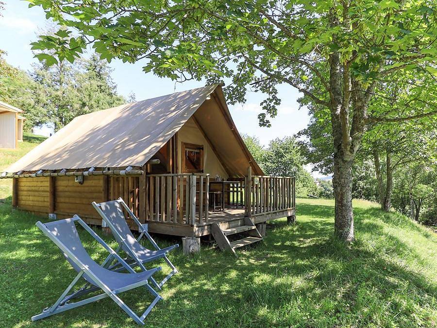 Camping Lac de Saint-Point Lamartine - Safarizelt 4 personen - Ecolodge-Zelt Standard 20m² - 2 Zimmer - überdachte Terrasse in Mouthe-Lac et Mont d’Or, Doubs