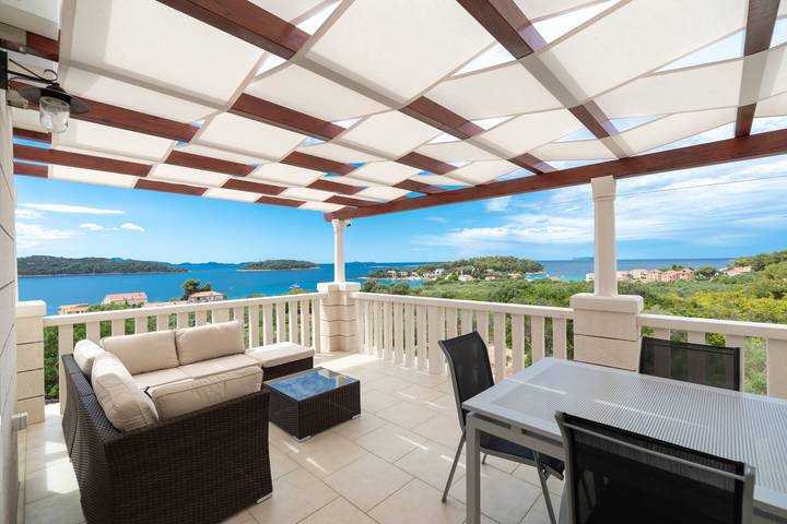 Ferienhaus für 12 Personen, mit Balkon/Terrasse und Pool auf Korcula