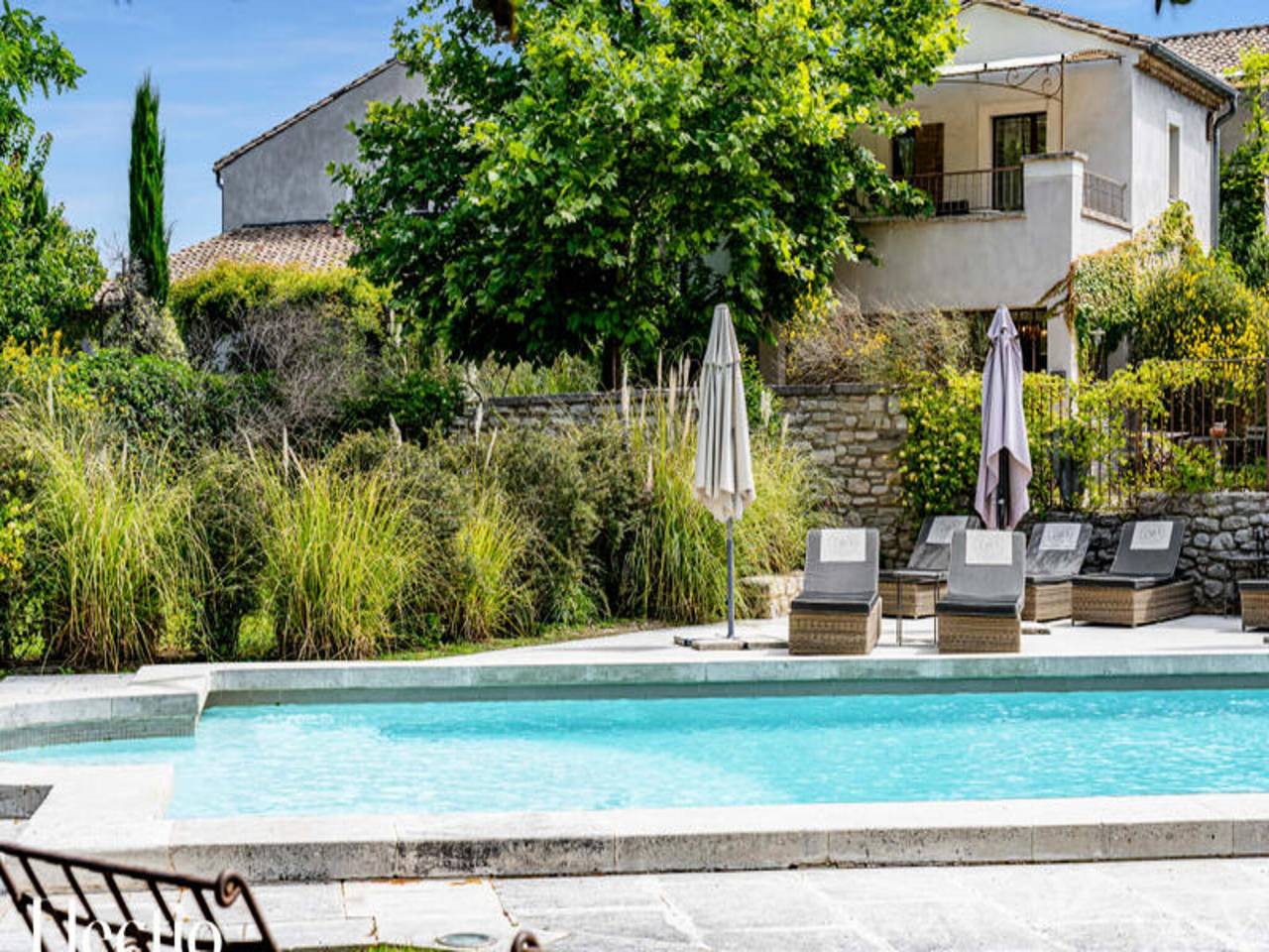 Entire apartment, Apartment in Luberon with Heated Pool in Oppède, Parc naturel régional du Luberon