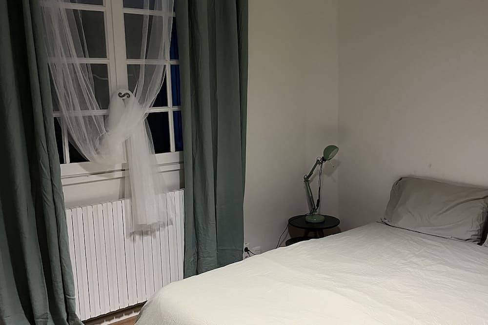 Villas de Charme Dans Quartier Très Calme , à 5 Minutes du lac in Le Crès, Côte d'Améthyste