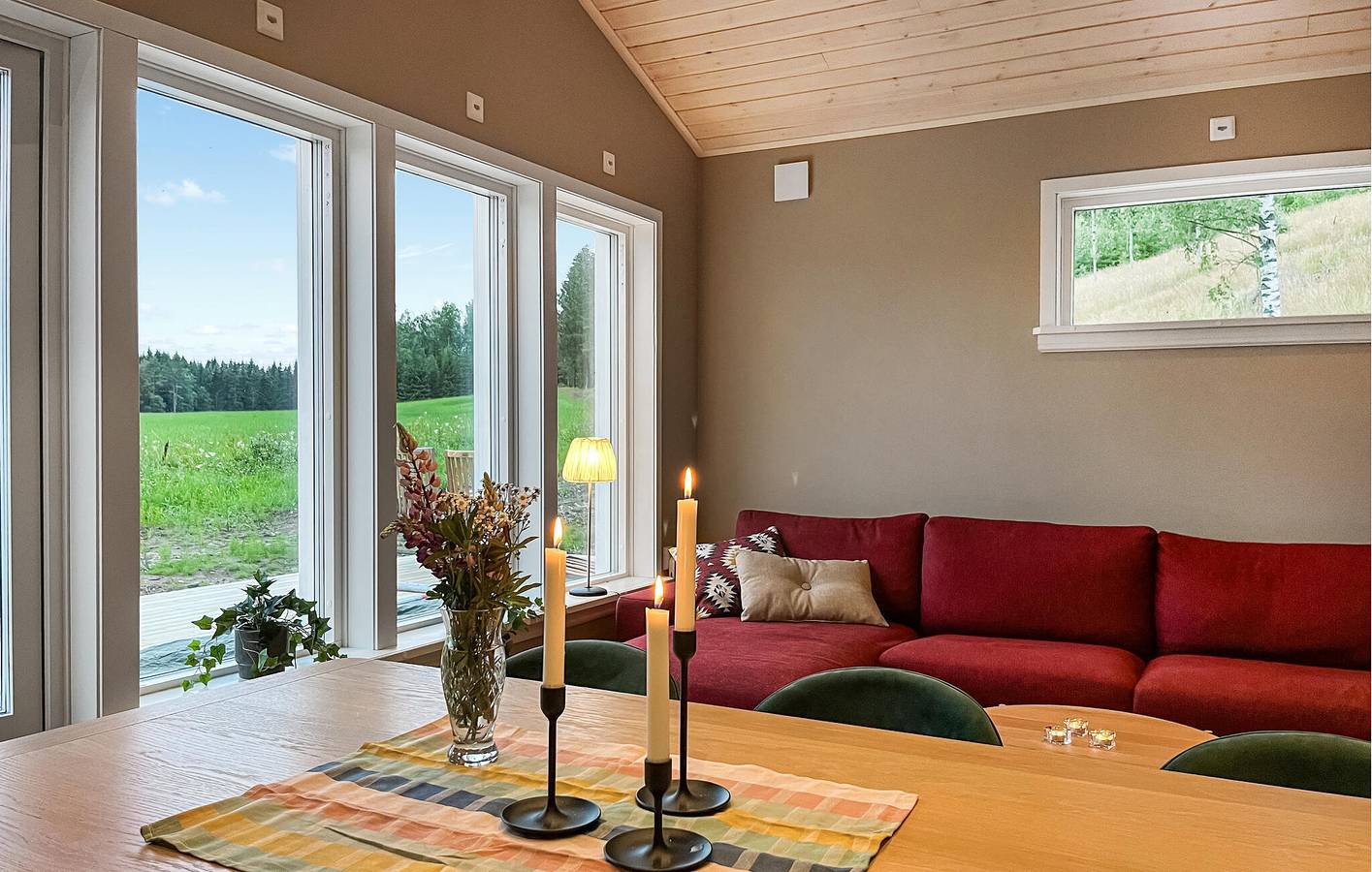 Hus för 6 Personer med trädgård in Vänern
