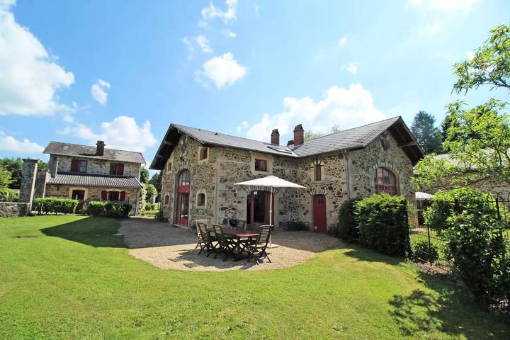 Gîte pour 14 personnes, avec Jardin et Piscine