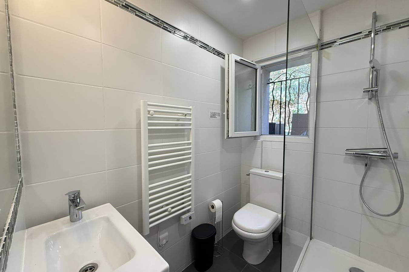 Ganzes Studio, Studio für 2 Personen mit Terrasse in La Garde, Mittelmeerküste (Frankreich)
