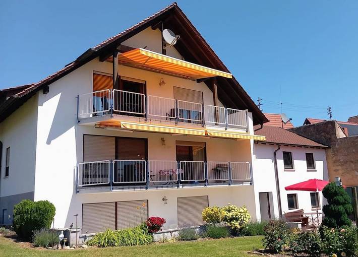 Ferienwohnung für 2 Personen, mit Balkon und Ausblick in Kallstadt