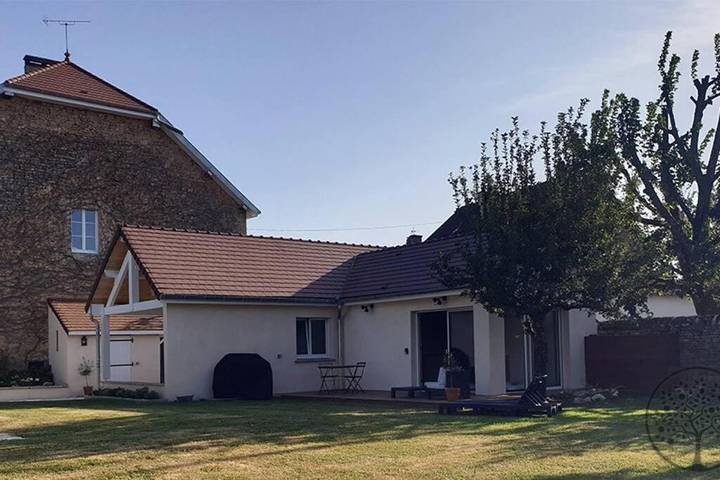 Location de vacances pour 2 personnes, avec piscine ainsi que jacuzzi et jardin dans le Jura - 4