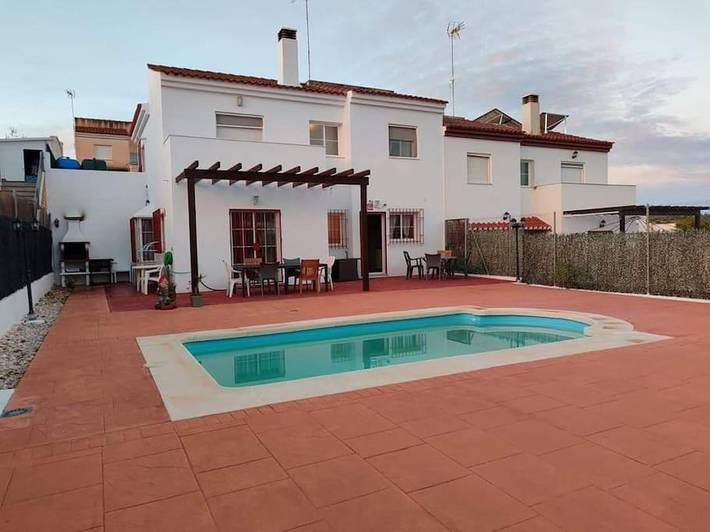 Casa rural para 9 personas, con terraza además de piscina y vistas, Se admiten mascotas en Almogía