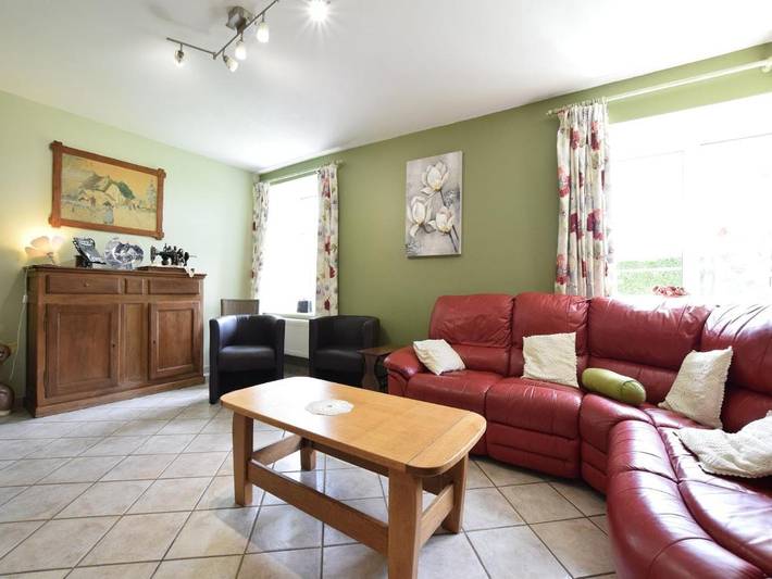 Location de vacances pour 8 personnes, avec terrasse ainsi que sauna et jardin dans Jehonville