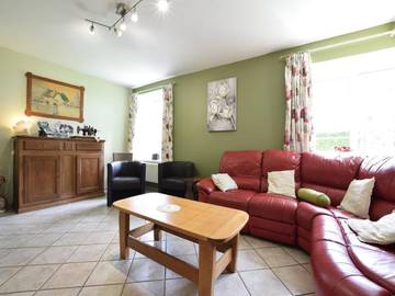 Gîte pour 8 personnes, avec jardin ainsi que sauna et terrasse dans Jehonville