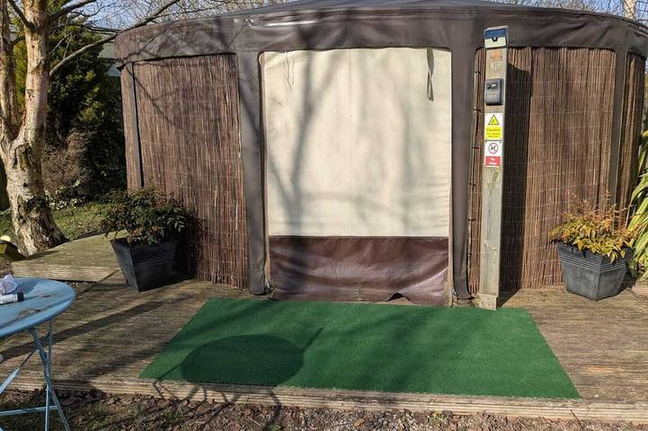 Glamping for 3 people, with Garden in York