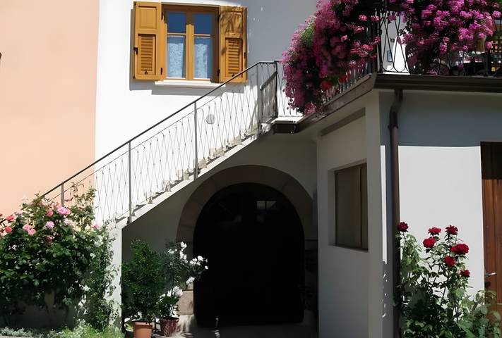 Appartamento per 5 persone, con giardino e balcone in Val di Non