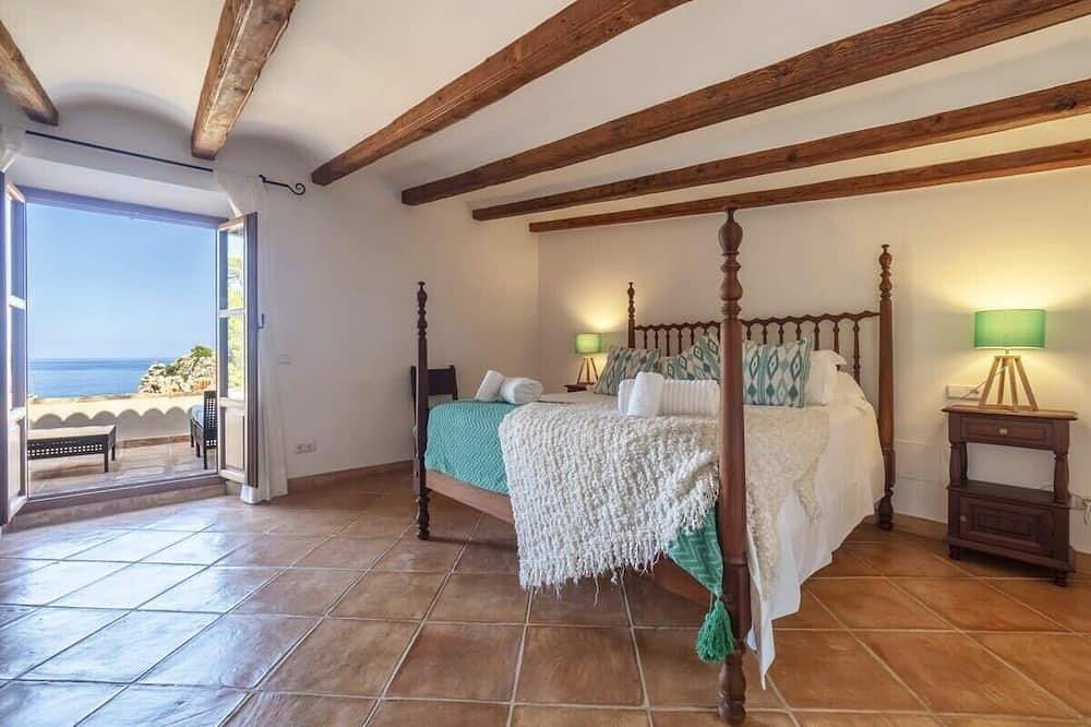 Villa Picassa with sea view in Cala Deià, Mallorca Westen