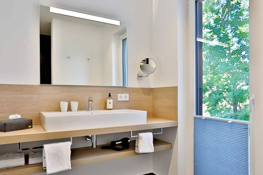 Ganze Wohnung, 2 Ferienappartements mit der Ausstattung eines Vier-Sterne-Plus-Hotelzimmers. in Edenkoben, Südliche Weinstraße