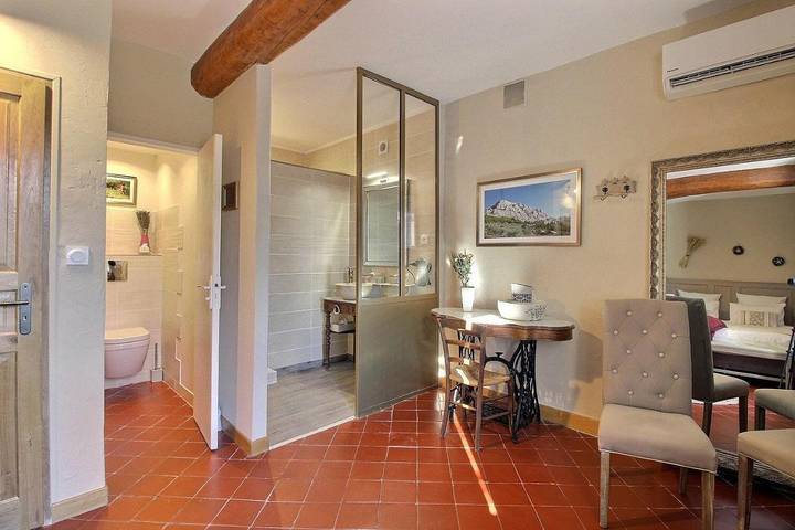 Location de vacances pour 2 personnes, avec piscine et jacuzzi ainsi que jardin et terrasse, animaux acceptés à Roquemaure - 3