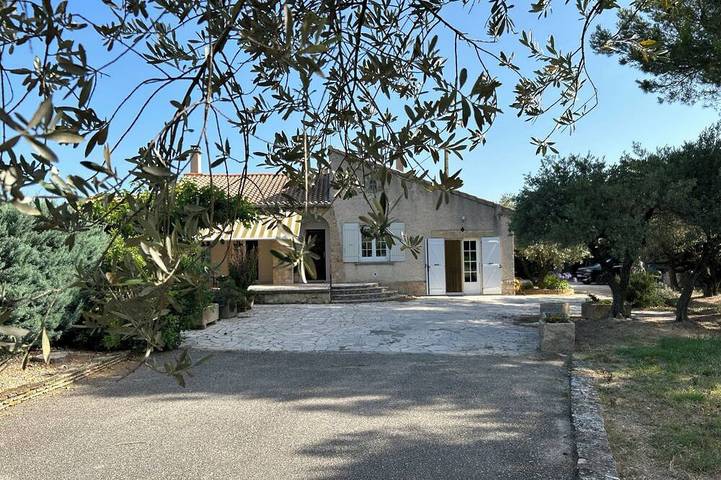 Gîte pour 4 personnes, avec terrasse et jardin à Lagarde-Paréol
