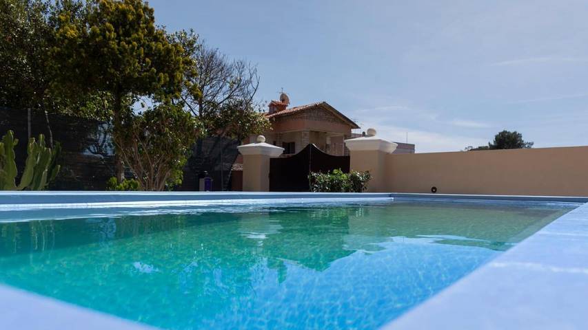 B&b per 2 persone, con panorama e giardino nonché piscina sull' Isola della Maddalena