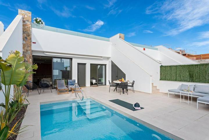 Chalet para 6 personas, con Terraza además de Jardín y Piscina en Santiago de la Ribera