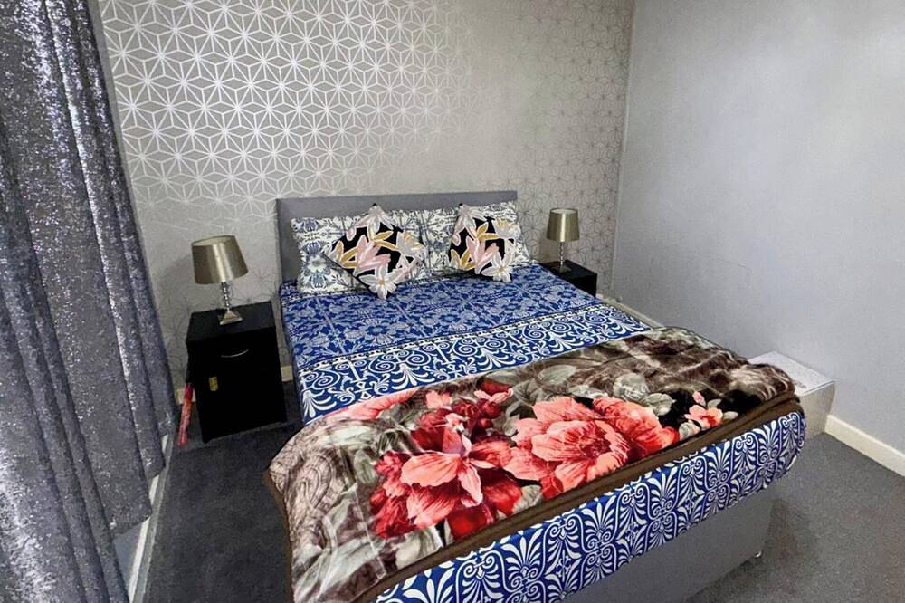 Entire apartment, 2 Bedroom Apartment - Sleeps 4, Wifi, Free Parking in Glasgow, Greater Glasgow and Clyde Valley