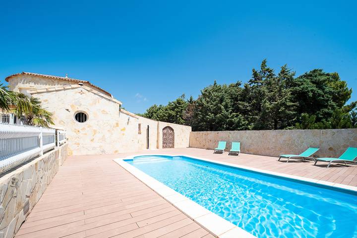 Gîte pour 4 personnes, avec Terrasse ainsi que Jardin et Piscine à Fitou