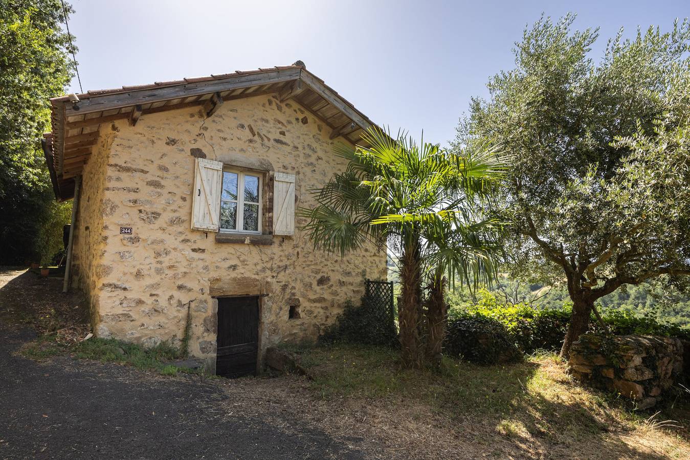Petite maison en pierres proche du village d'agnac in Firmi, Aveyron