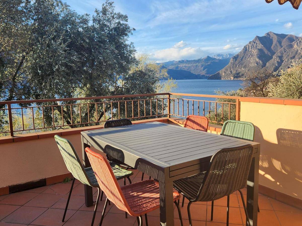 L' Oliva Nera in Menzino, Monte Isola