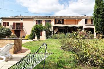 Gîte pour 13 personnes, avec jacuzzi et sauna ainsi que jardin et terrasse à Boisredon