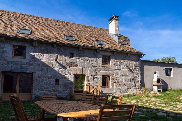 Location de vacances pour 11 personnes, avec jardin à Marchastel (Lozère)