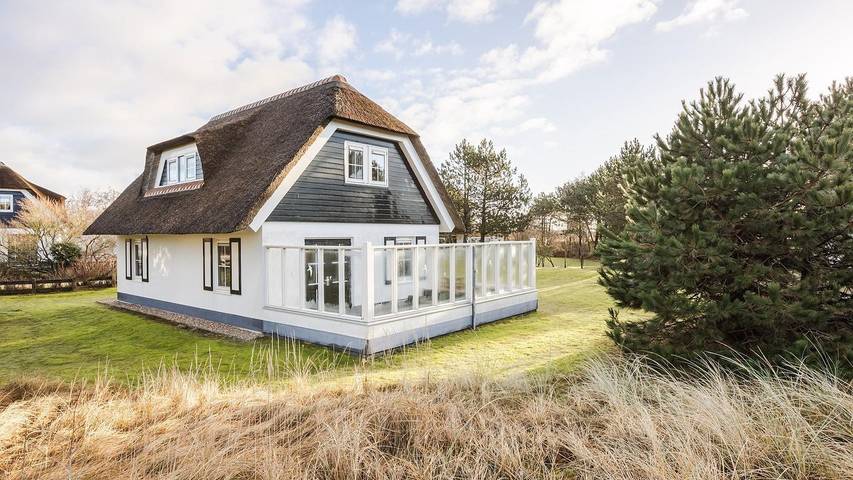 Villa voor 8 personen, met zwembad en tuin op Ameland