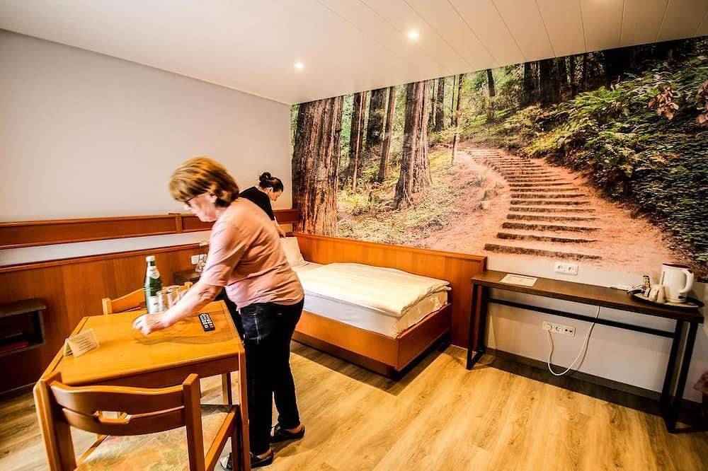 Doppelzimmer Dusche/Wc - Landhotel am Wenzelbach in Prüm, Naturpark Hohes Venn-Eifel
