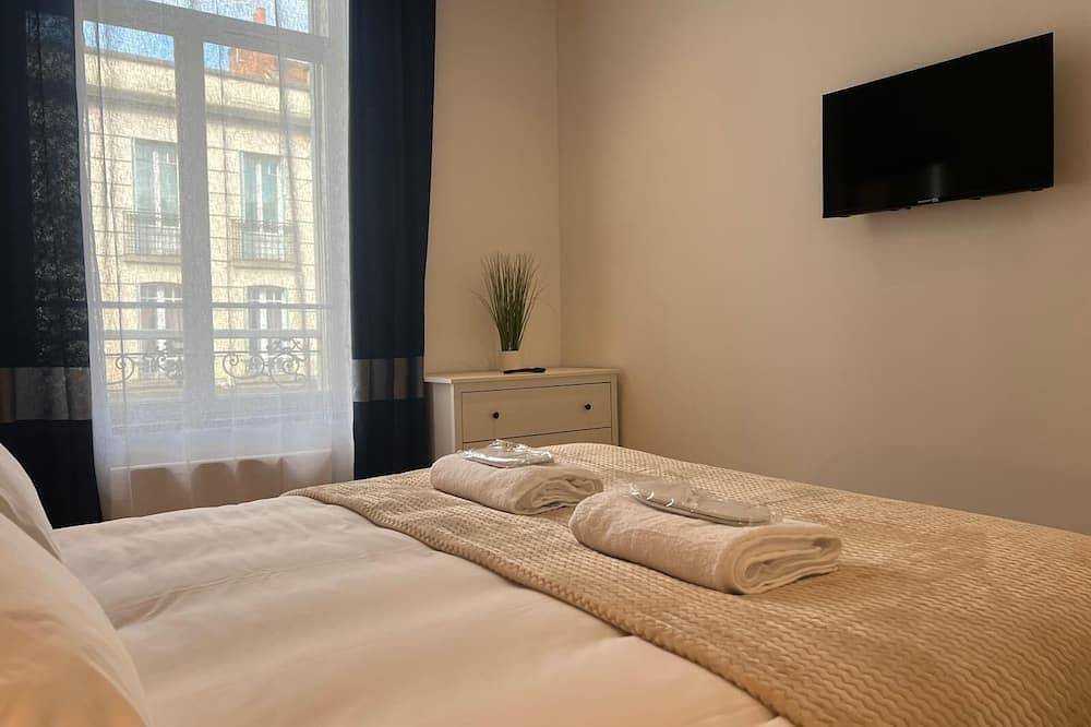 Entire apartment, The Original - Villa Courtais - Hypercentre in Montluçon, Montluçon region
