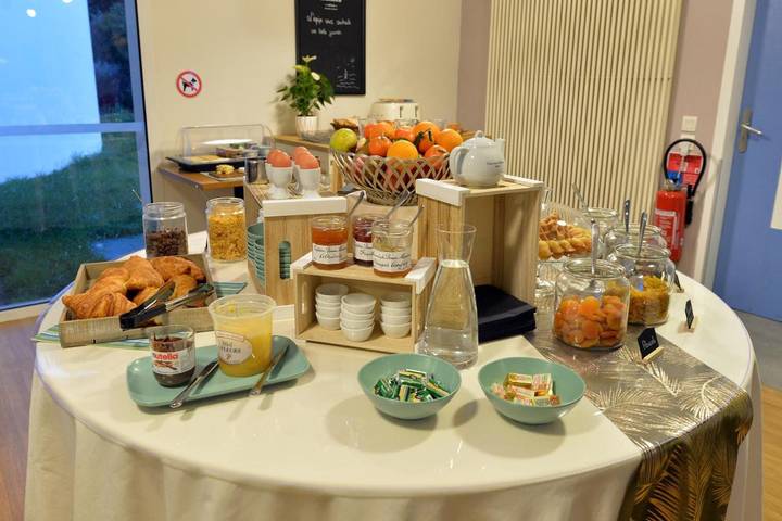 Hôtel pour 2 personnes, avec sauna ainsi que vue et jardin à Theix - 3