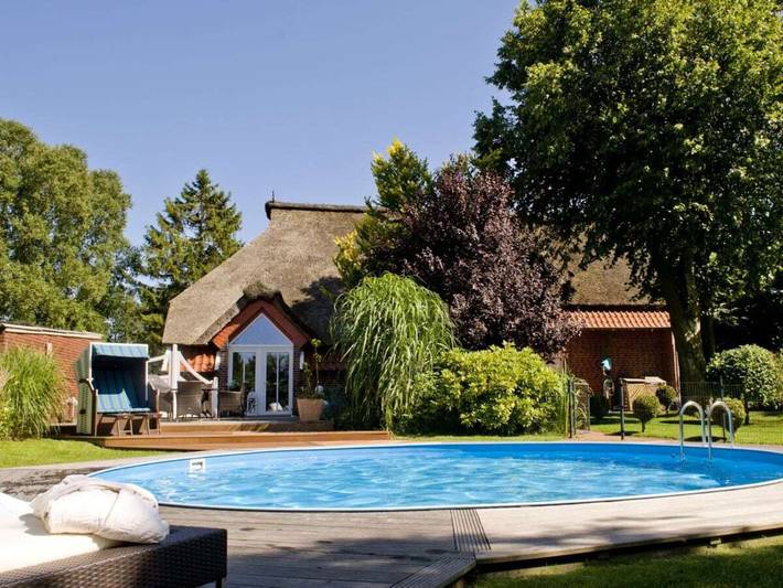 Ferienhaus für 4 Personen, mit Pool und Sauna sowie Whirlpool und Garten in Ostfriesland