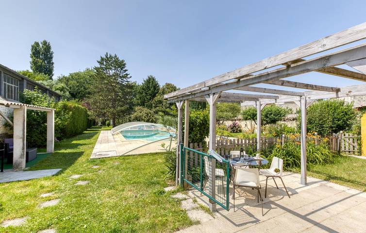 Charmant appartement avec piscine, parking et proximité du centre-ville in Saint-Jean-d'Angély, Région de Saint-Jean-d'Angély