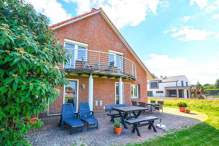 Ferienhaus für 6 Personen, mit Terrasse und Seeblick sowie Garten