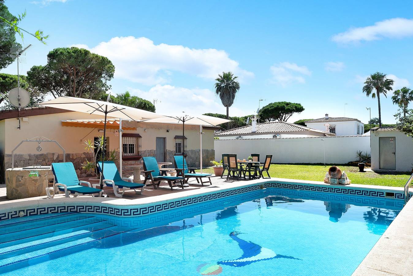 Maison de vacances "Chalet Los Paul" avec piscine privée et Wi-Fi in Playa La Barrosa, Chiclana de la Frontera