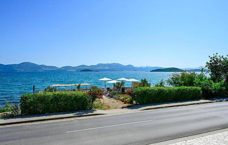 Gîte pour 4 personnes, avec vue sur le lac et terrasse, animaux acceptés à Drače - 3